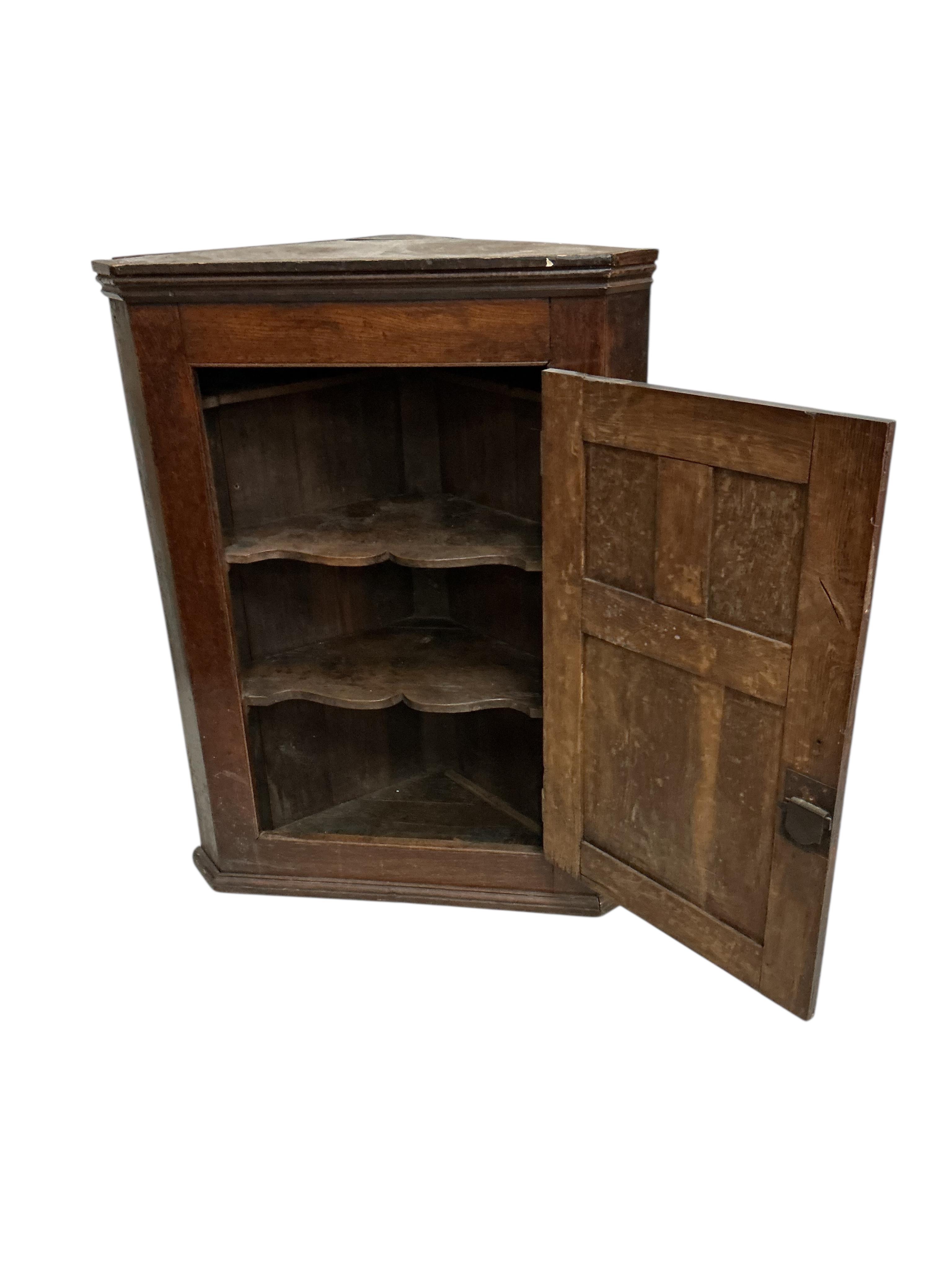 Two George III oak hanging corner cupboards, largest width 102cm, depth 48cm, height 128cm